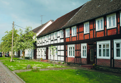 Häuserreihe in Gladigau © Atelier offen